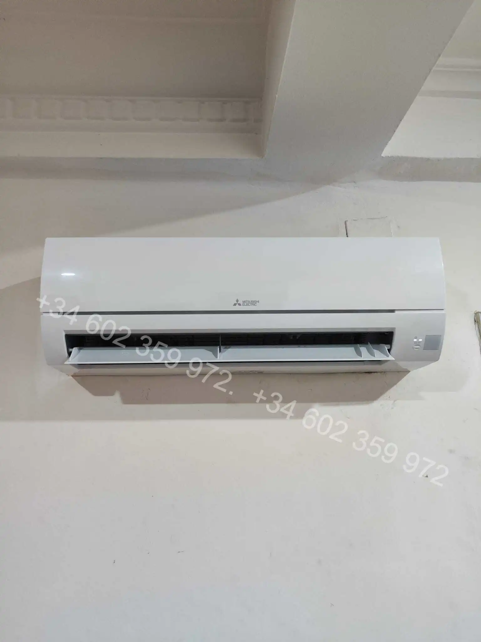 Mounted indoor unit close-up